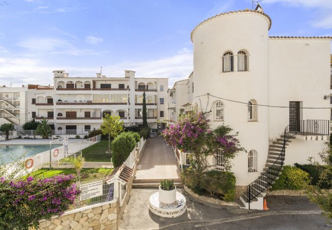 Apartamento en Empuriabrava - WELCS APARTAMENTO 102 EMP con Piscina Apartamento en Empuriabrava - WELCS APARTAMENTO 102 EMP con Piscina