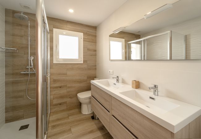 Villa en Empuriabrava - WELCS CASA 122 EMP con piscina y cerca del canal Villa en Empuriabrava - WELCS CASA 122 EMP con piscina y cerca del canal
