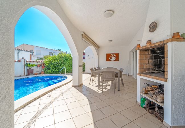 Villa en Empuriabrava - WELCS CASA 168 EMP con piscina privada Villa en Empuriabrava - WELCS CASA 168 EMP con piscina privada