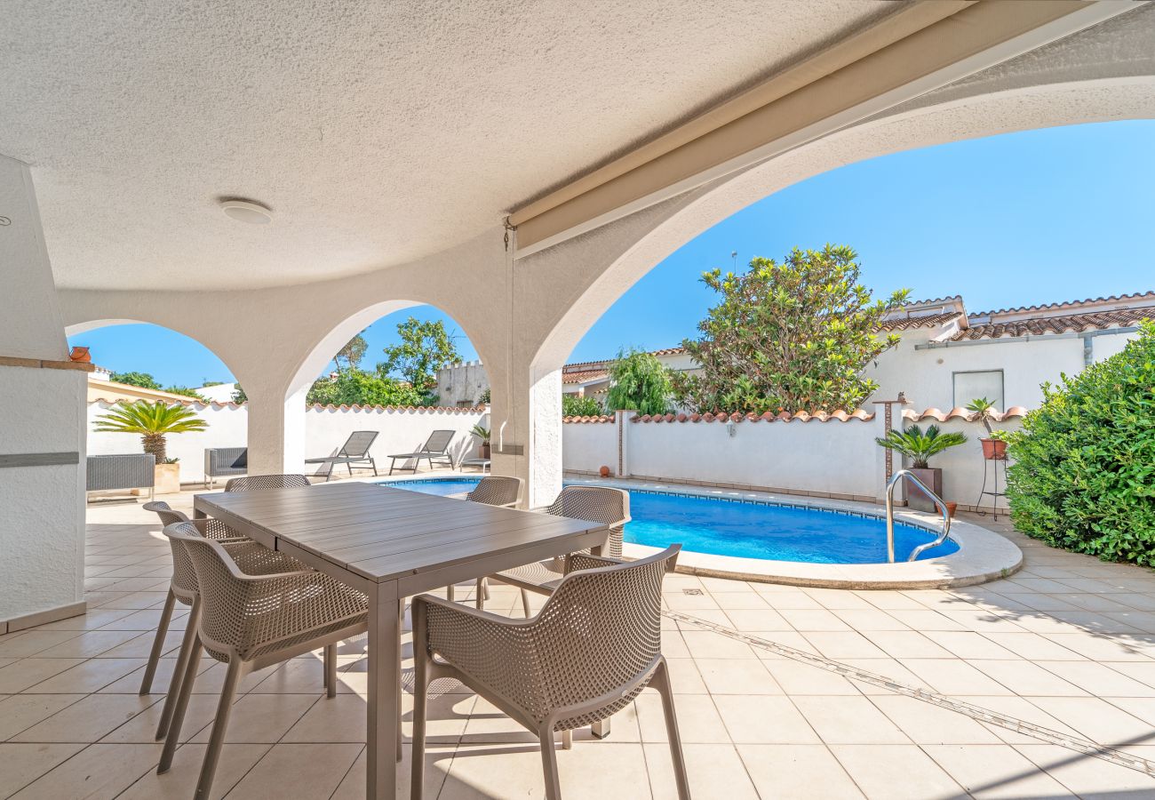Villa en Empuriabrava - WELCS CASA 168 EMP con piscina privada Villa en Empuriabrava - WELCS CASA 168 EMP con piscina privada