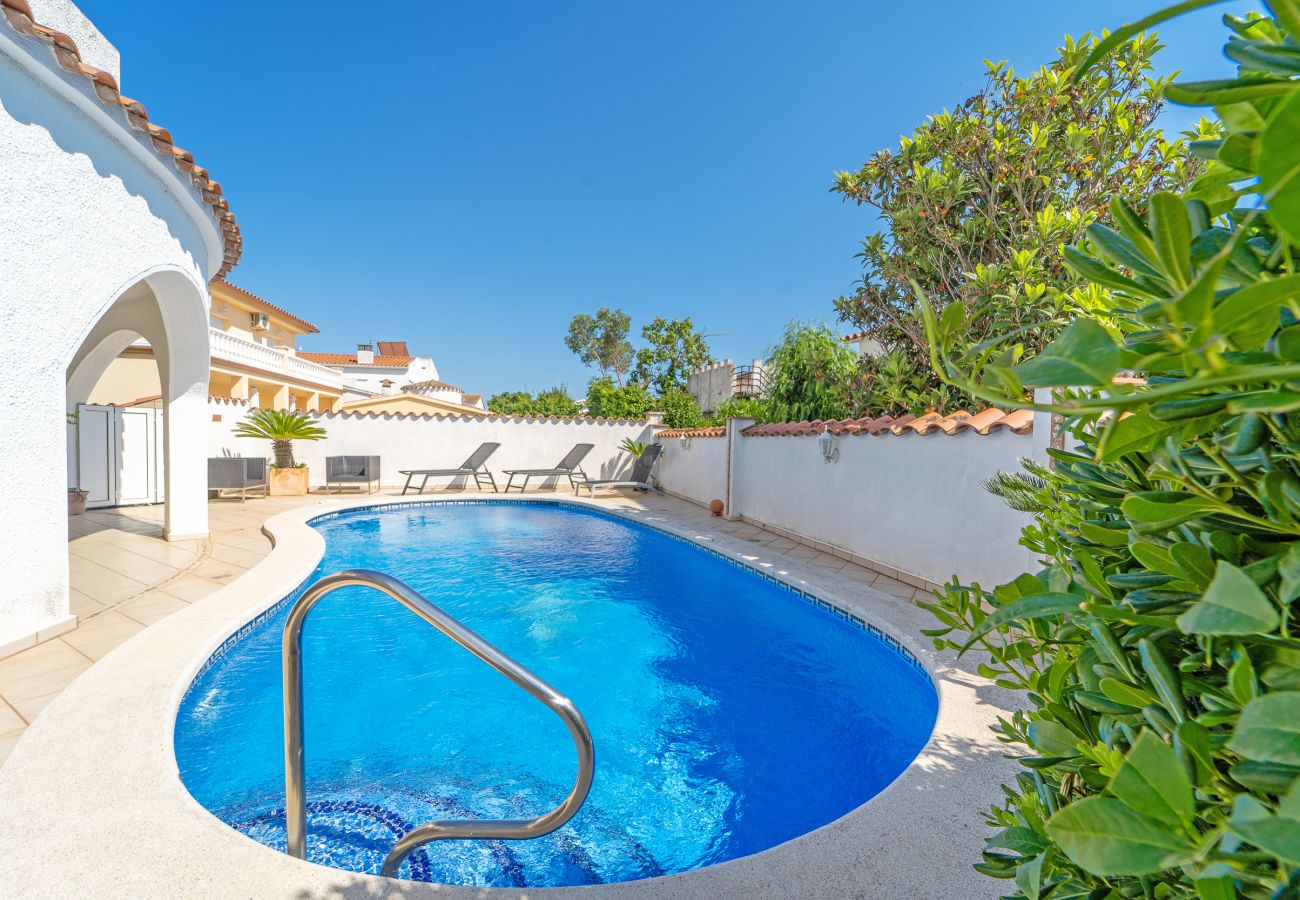 Villa en Empuriabrava - WELCS CASA 168 EMP con piscina privada Villa en Empuriabrava - WELCS CASA 168 EMP con piscina privada