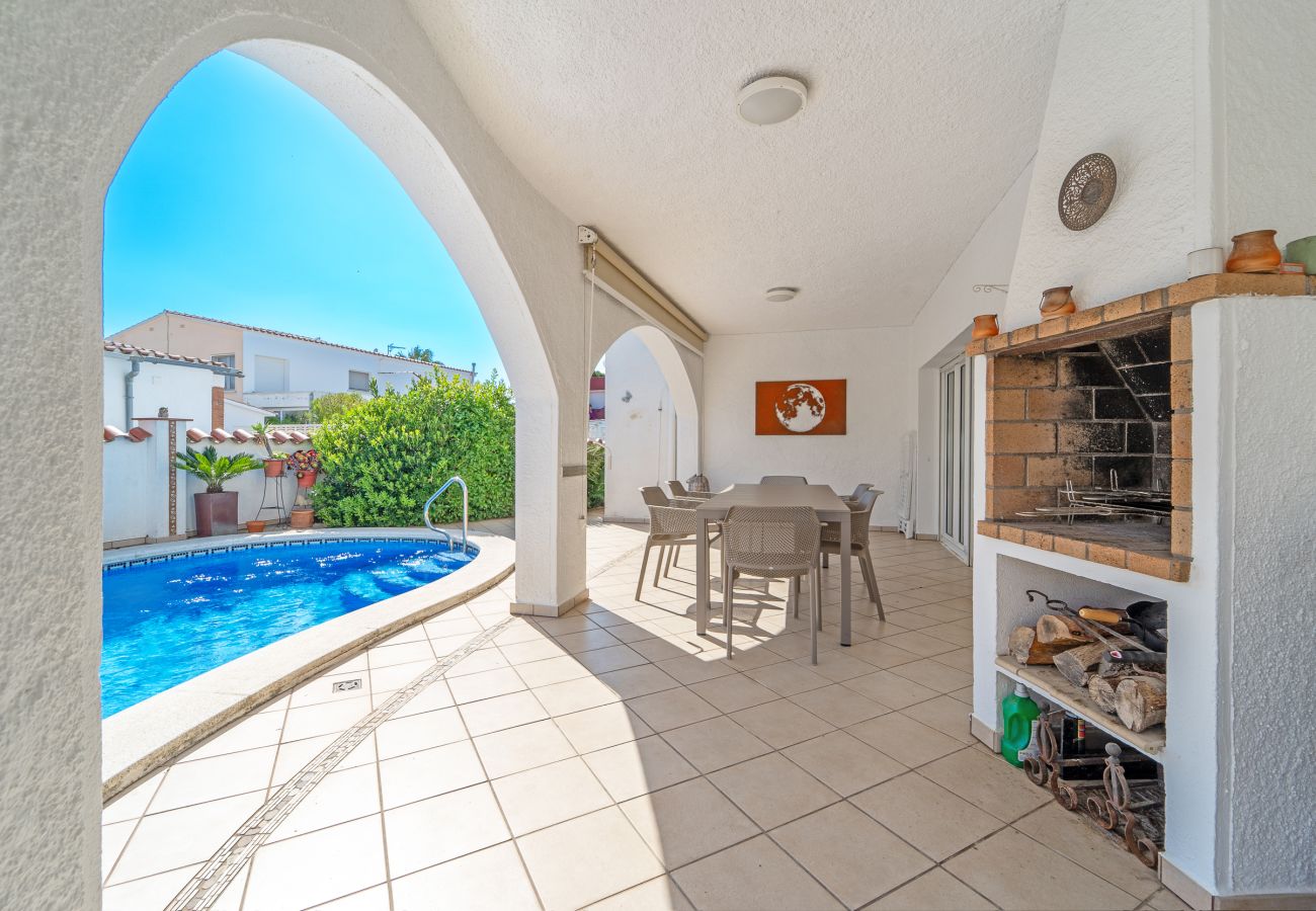 Villa en Empuriabrava - WELCS CASA 168 EMP con piscina privada Villa en Empuriabrava - WELCS CASA 168 EMP con piscina privada
