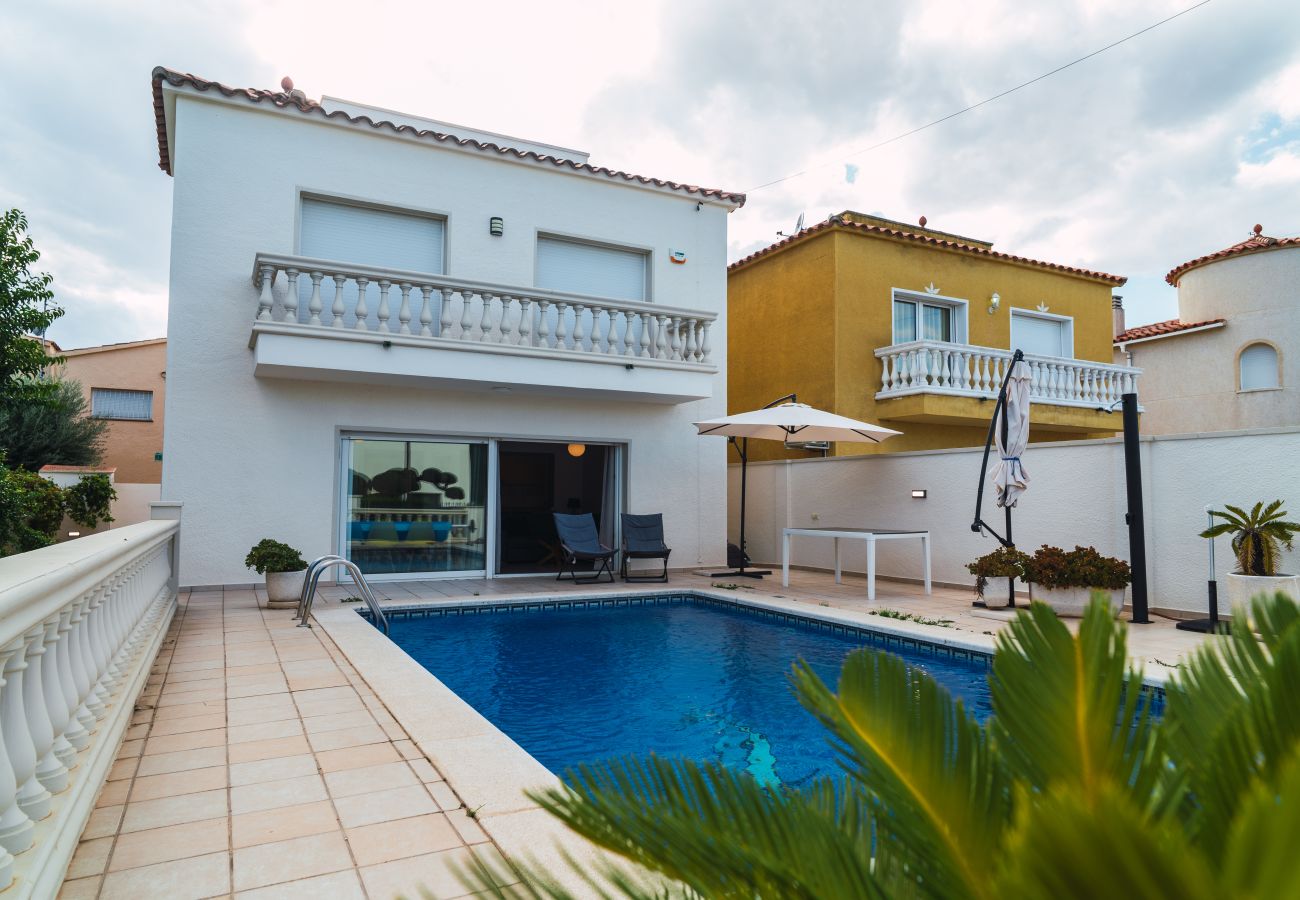 Villa en Empuriabrava - WELCS CASA 185 EMP con piscina privada Villa en Empuriabrava - WELCS CASA 185 EMP con piscina privada