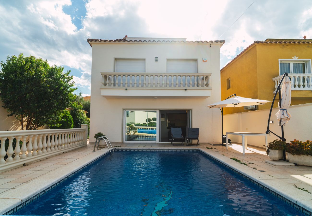 Villa en Empuriabrava - WELCS CASA 185 EMP con piscina privada Villa en Empuriabrava - WELCS CASA 185 EMP con piscina privada