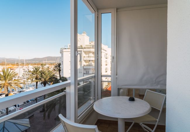 Apartamento en Empuriabrava - WELCS APARTAMENTO 202 EMP CON VISTAS AL CANAL Apartamento en Empuriabrava - WELCS APARTAMENTO 202 EMP CON VISTAS AL CANAL