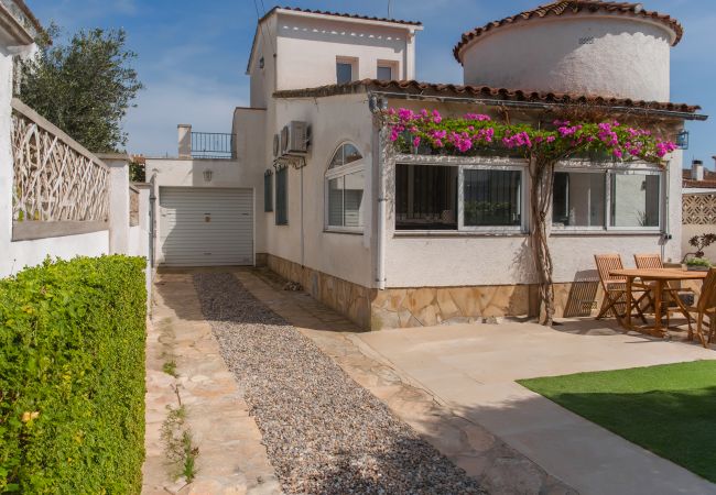 Villa en Empuriabrava - WELCS CASA 203 EMP con piscina privada Villa en Empuriabrava - WELCS CASA 203 EMP con piscina privada