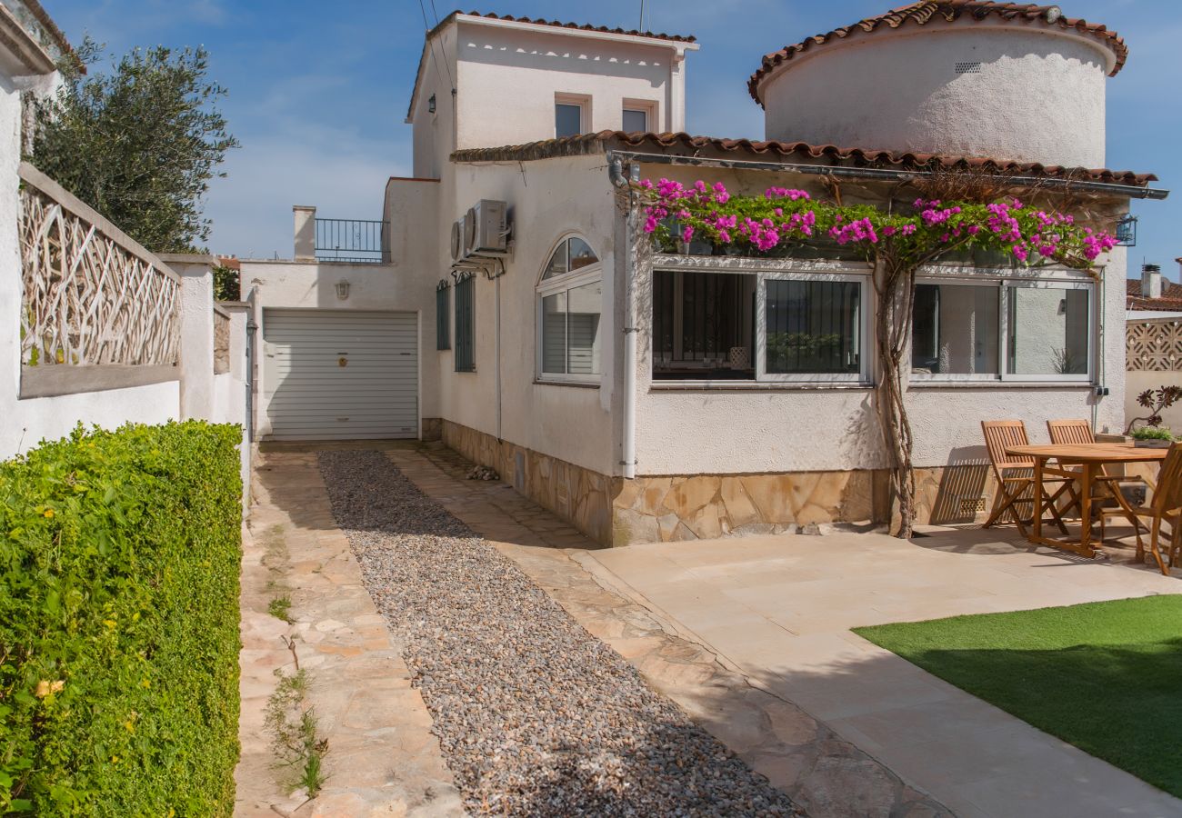 Villa en Empuriabrava - WELCS CASA 203 EMP con piscina privada Villa en Empuriabrava - WELCS CASA 203 EMP con piscina privada