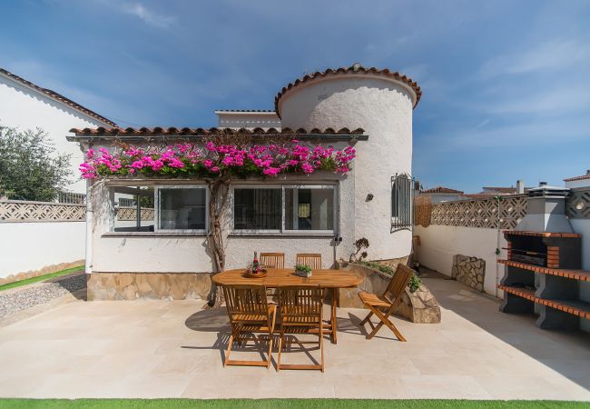 Vil.la en Empuriabrava - WELCS CASA 203 EMP con piscina privada Vil.la en Empuriabrava - WELCS CASA 203 EMP con piscina privada