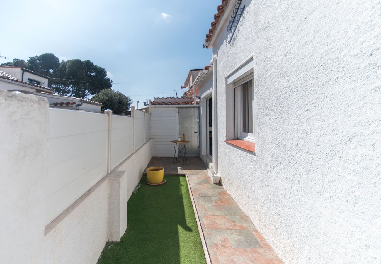 Casa adossada en Rosas / Roses - WELCS Casa adosada 235 EMP con terraza Casa adossada en Rosas / Roses - WELCS Casa adosada 235 EMP con terraza