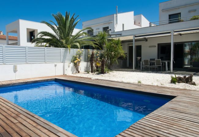 Vil.la en Empuriabrava - WELCS VILLA 377 EMP con piscina y amarre