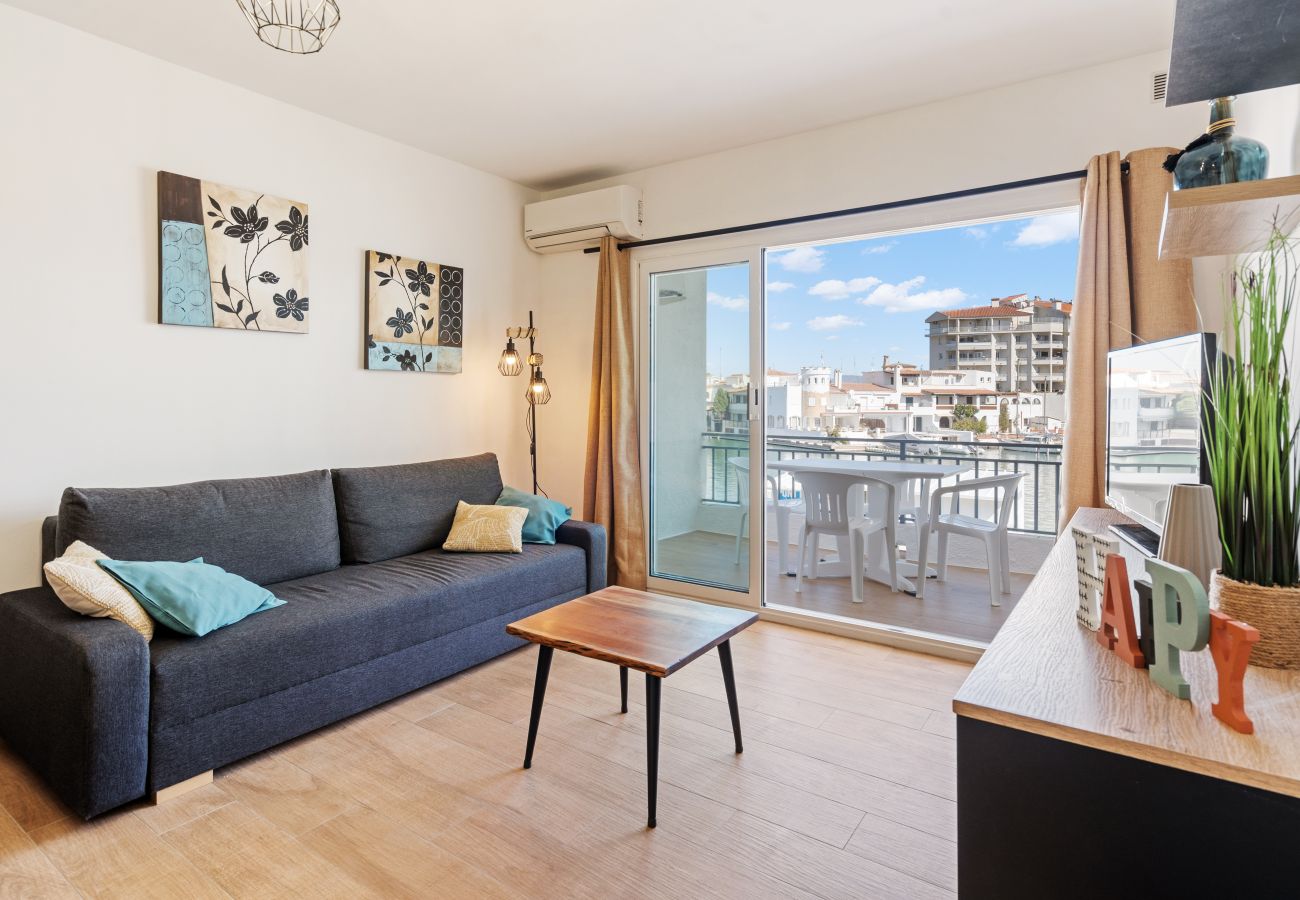 Ferienwohnung in Empuriabrava - WELCS APARTAMENTO 067 EMP en el puerto con terraza