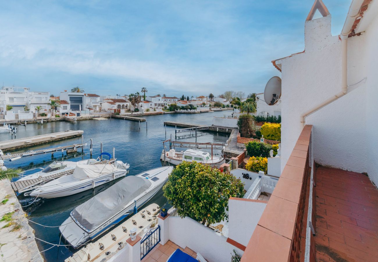 Doppelhaushälfte in Empuriabrava - WELCS CASA ADOSADA 338 EMP con terraza y parking