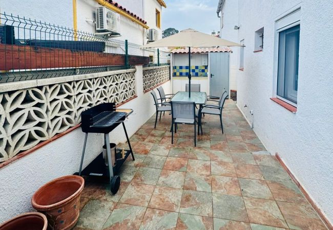 Terraced House in Rosas / Roses - WELCS Casa adosada 235 EMP con terraza Terraced House in Rosas / Roses - WELCS Casa adosada 235 EMP con terraza