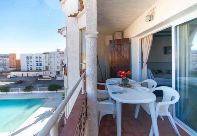 Apartment in Empuriabrava - WELCS APARTAMENTO 299 EMP con piscina comunitaria