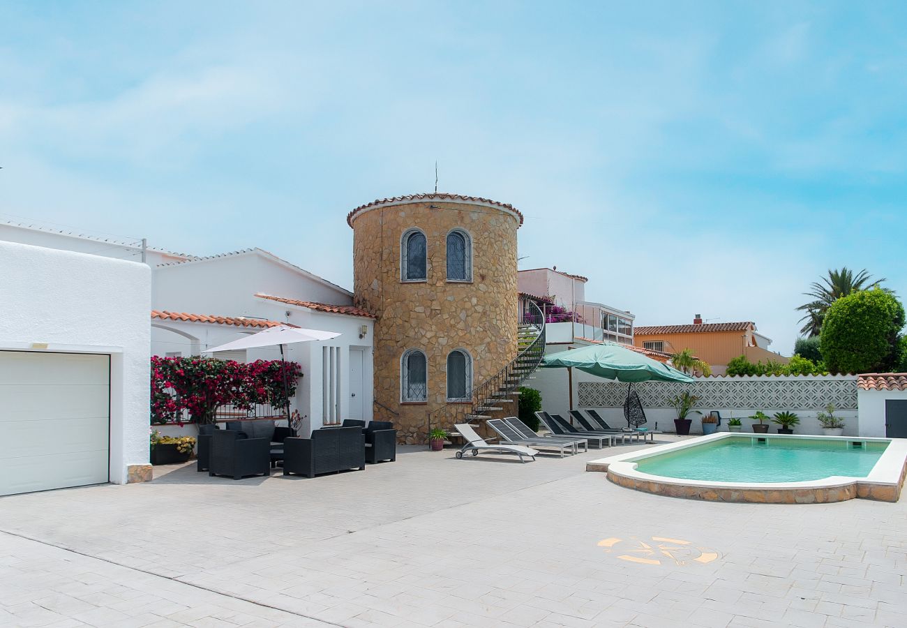 Villa em Empuriabrava - WELCS CASA 111 EMP con piscina