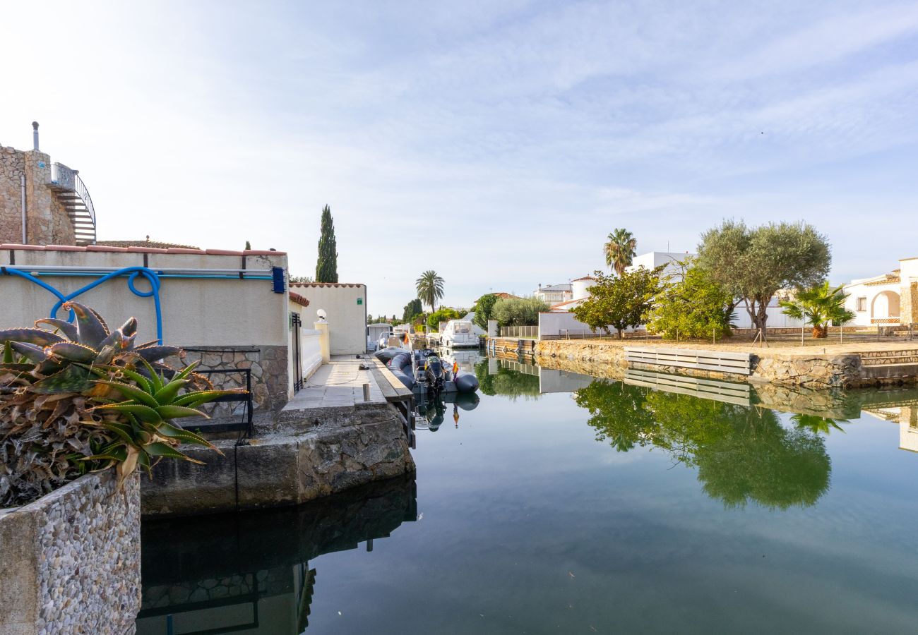 Apartamento em Empuriabrava - WELCS APARTAMENTO 297 EMP con piscina