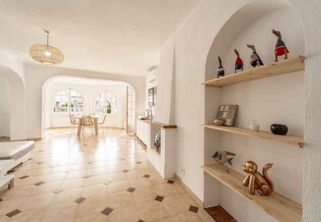 Вилла на Эмпуриабра / Empuriabrava - WELCS CASA 122 EMP con piscina y cerca del canal Вилла на Эмпуриабра / Empuriabrava - WELCS CASA 122 EMP con piscina y cerca del canal