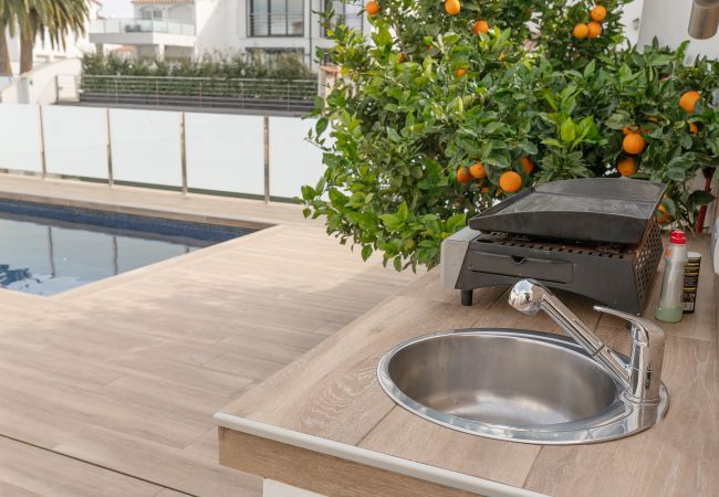 Вилла на Эмпуриабра / Empuriabrava - WELCS CASA 122 EMP con piscina y cerca del canal Вилла на Эмпуриабра / Empuriabrava - WELCS CASA 122 EMP con piscina y cerca del canal