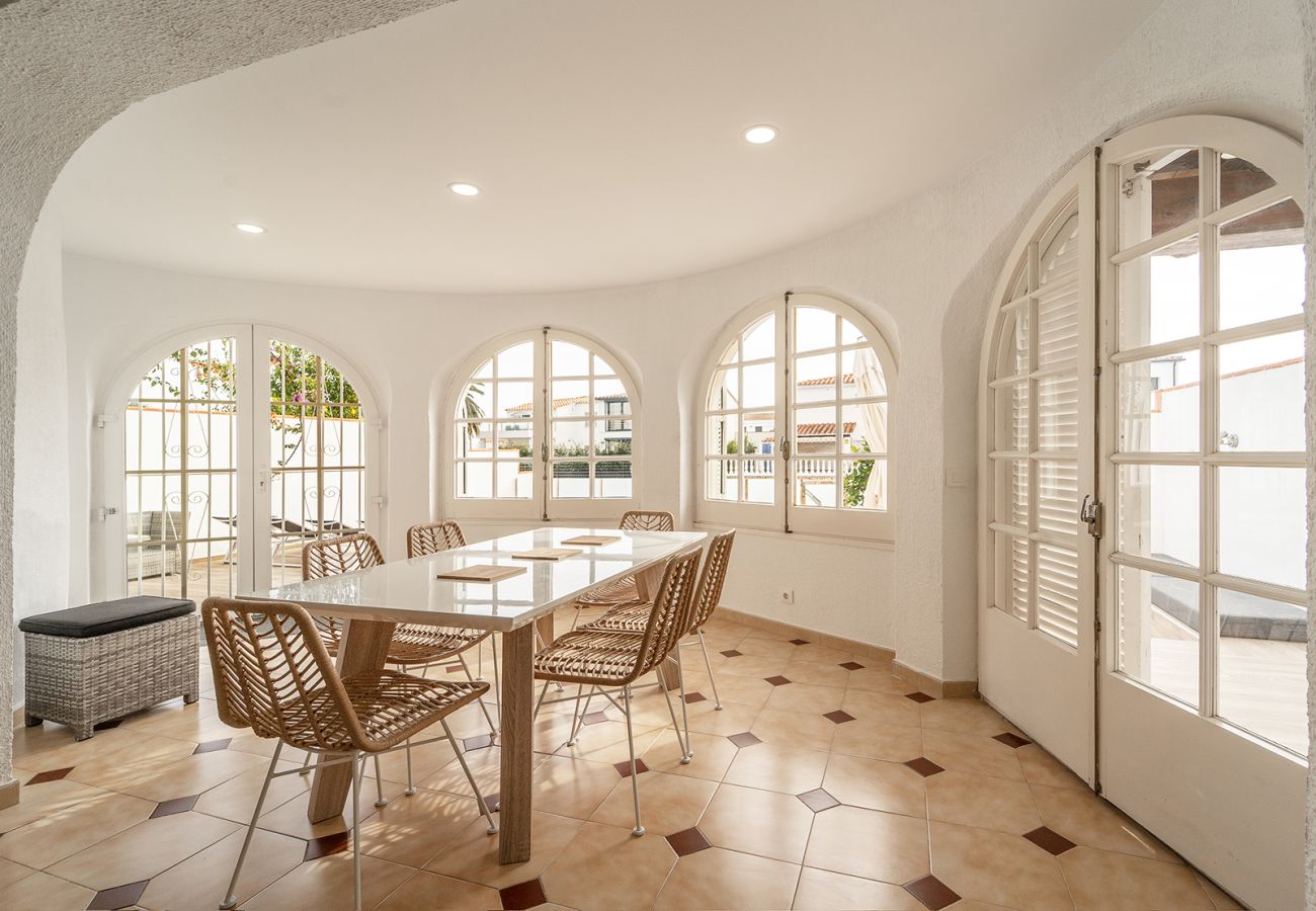 Вилла на Эмпуриабра / Empuriabrava - WELCS CASA 122 EMP con piscina y cerca del canal Вилла на Эмпуриабра / Empuriabrava - WELCS CASA 122 EMP con piscina y cerca del canal