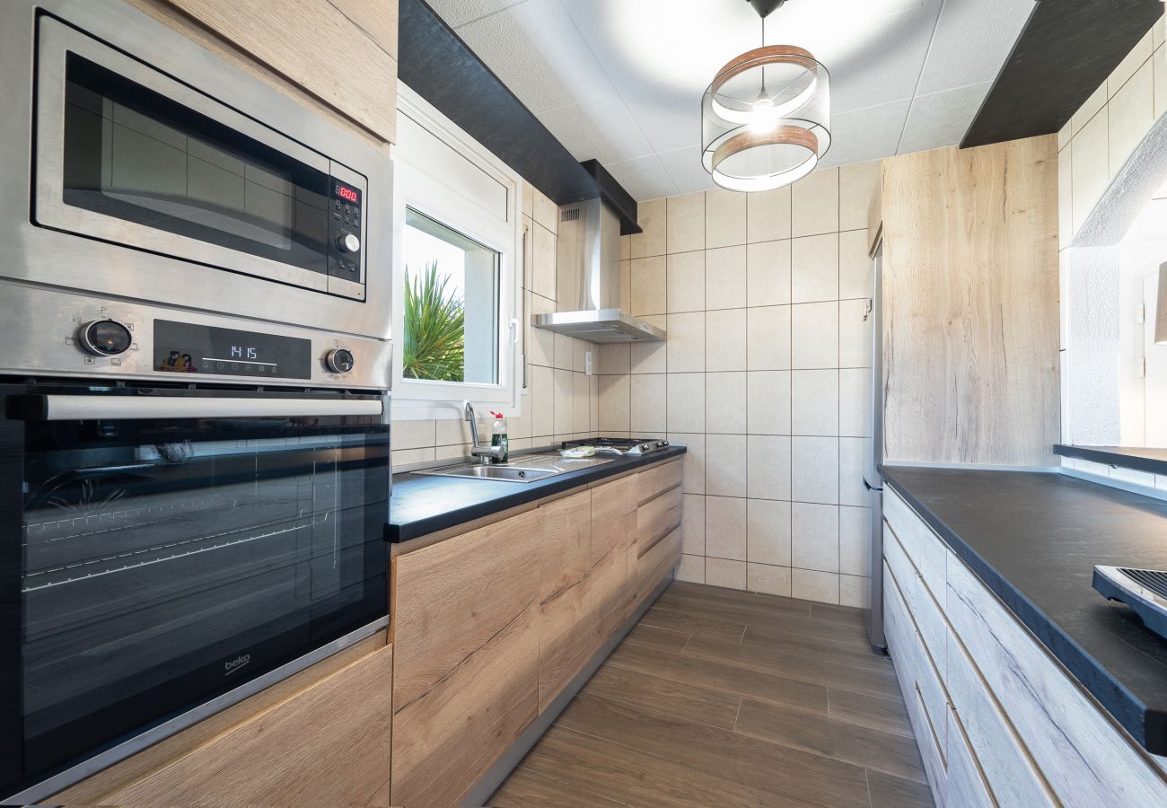 Вилла на Эмпуриабра / Empuriabrava - WELCS CASA 168 EMP con piscina privada Вилла на Эмпуриабра / Empuriabrava - WELCS CASA 168 EMP con piscina privada