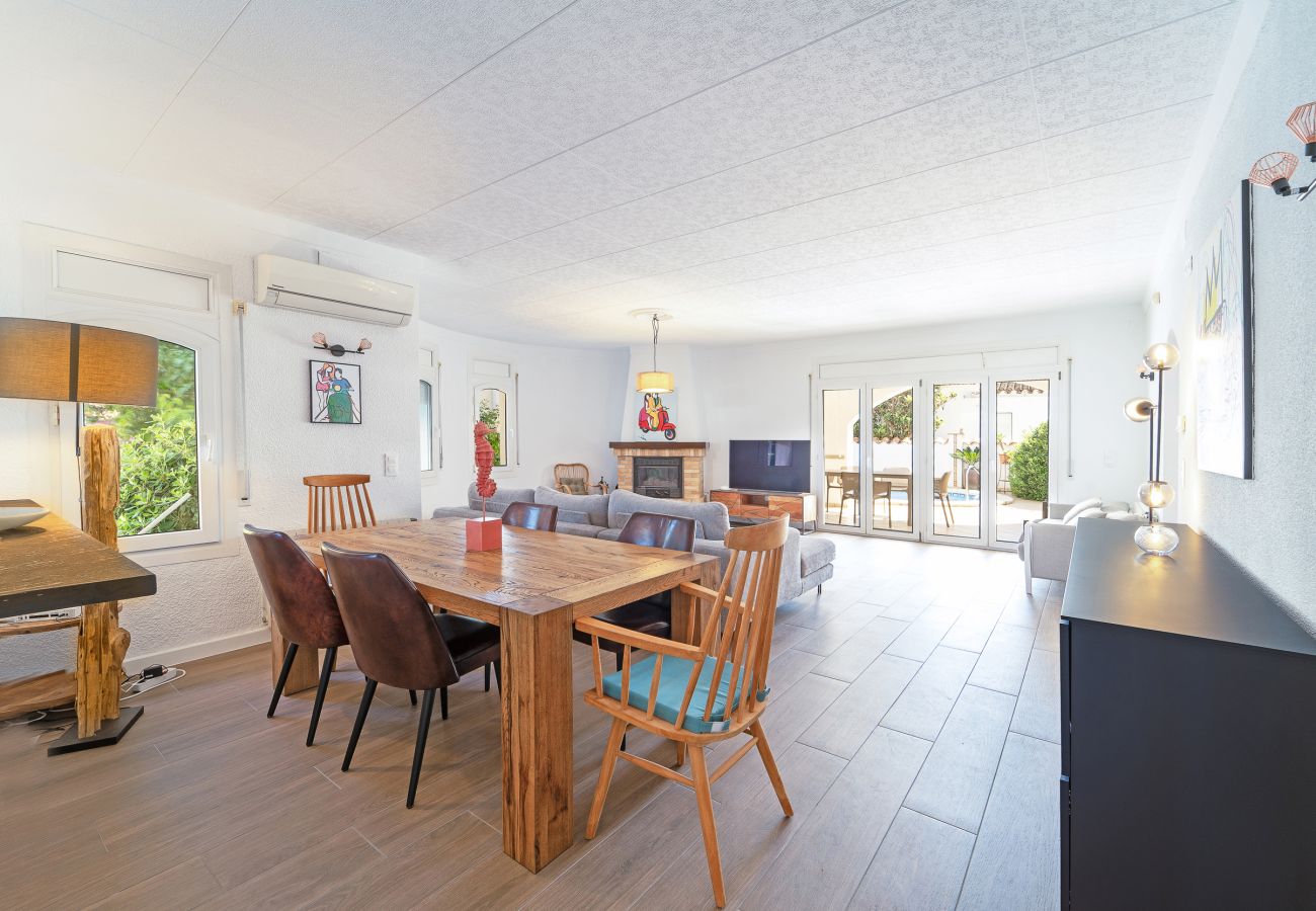 Вилла на Эмпуриабра / Empuriabrava - WELCS CASA 168 EMP con piscina privada Вилла на Эмпуриабра / Empuriabrava - WELCS CASA 168 EMP con piscina privada