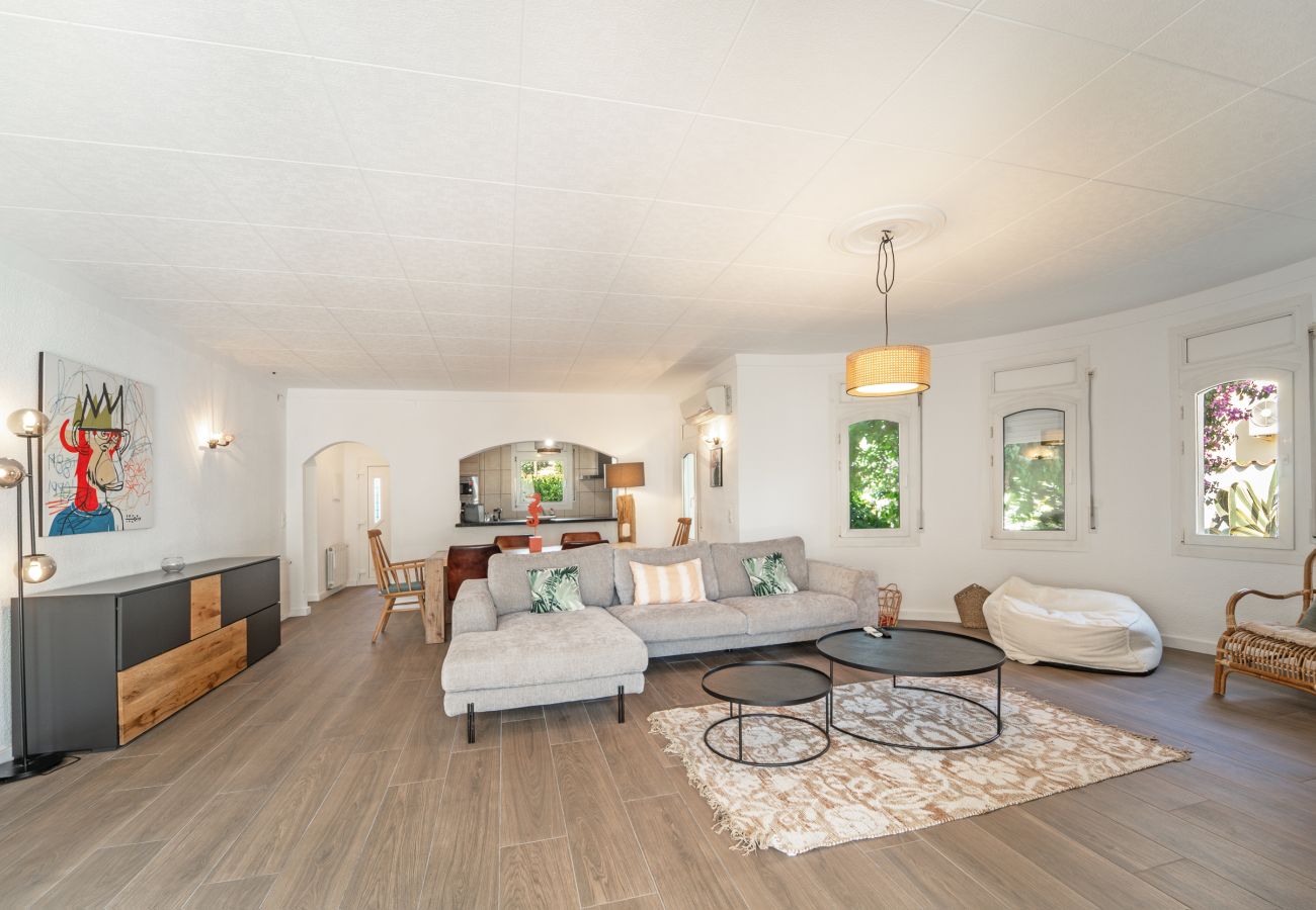 Вилла на Эмпуриабра / Empuriabrava - WELCS CASA 168 EMP con piscina privada Вилла на Эмпуриабра / Empuriabrava - WELCS CASA 168 EMP con piscina privada