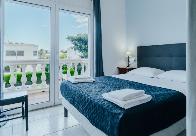 Вилла на Эмпуриабра / Empuriabrava - WELCS CASA 185 EMP con piscina privada Вилла на Эмпуриабра / Empuriabrava - WELCS CASA 185 EMP con piscina privada