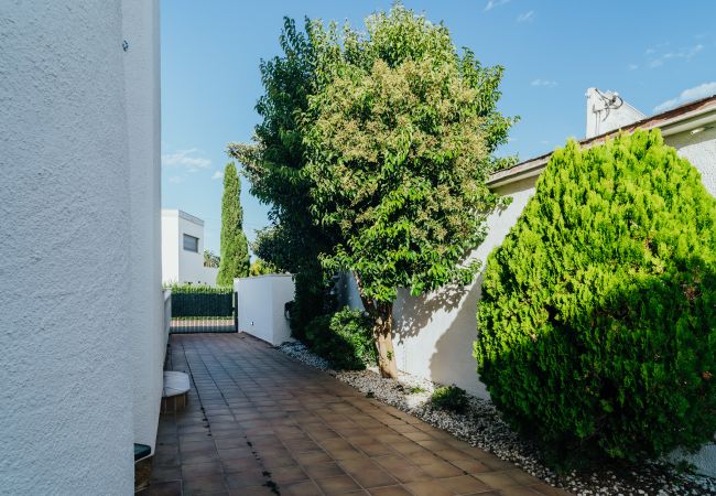 Вилла на Эмпуриабра / Empuriabrava - WELCS CASA 185 EMP con piscina privada Вилла на Эмпуриабра / Empuriabrava - WELCS CASA 185 EMP con piscina privada