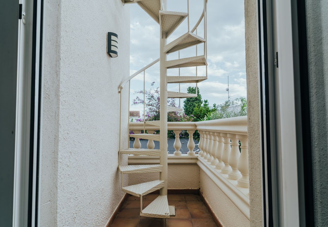Вилла на Эмпуриабра / Empuriabrava - WELCS CASA 185 EMP con piscina privada Вилла на Эмпуриабра / Empuriabrava - WELCS CASA 185 EMP con piscina privada