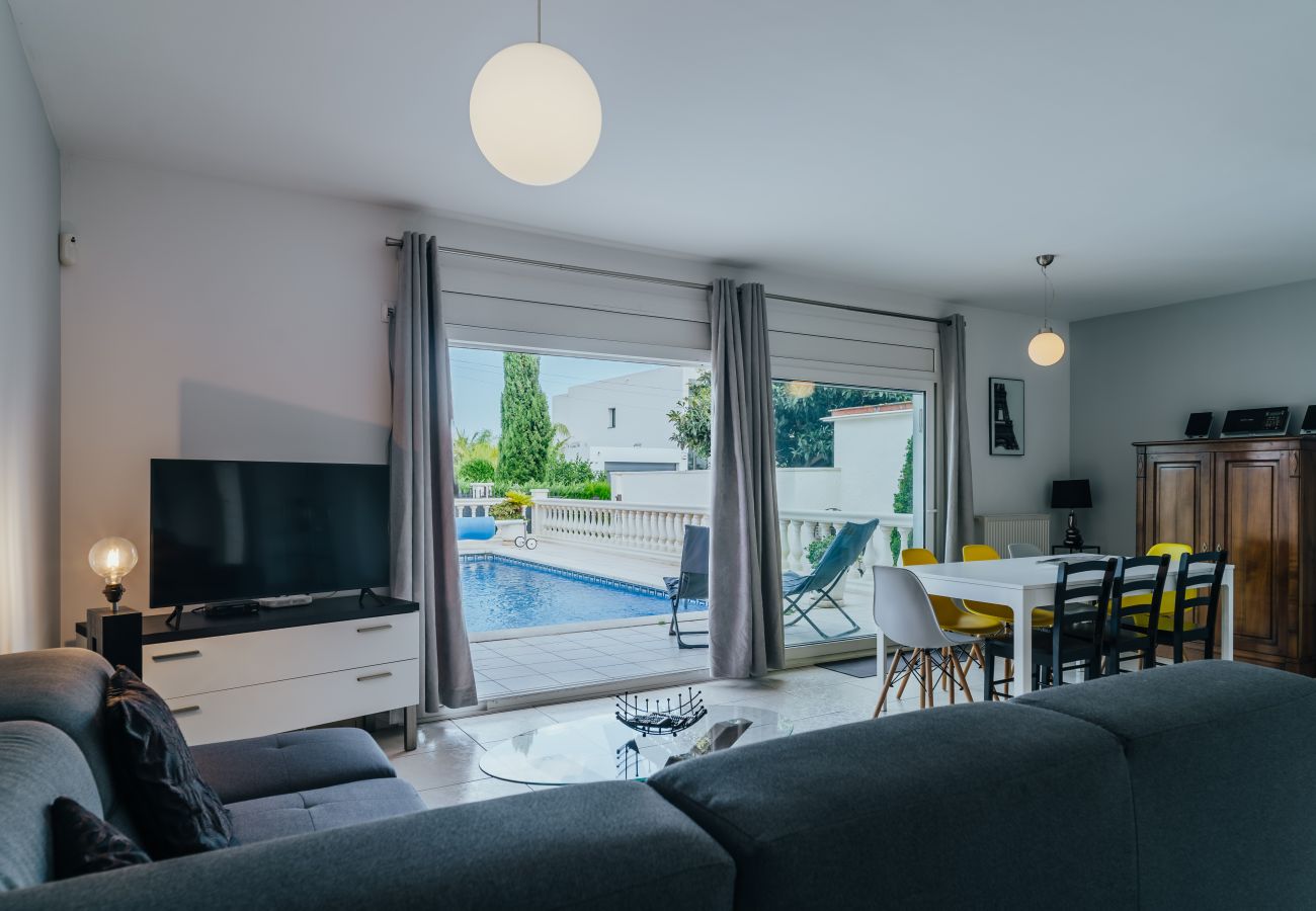 Вилла на Эмпуриабра / Empuriabrava - WELCS CASA 185 EMP con piscina privada Вилла на Эмпуриабра / Empuriabrava - WELCS CASA 185 EMP con piscina privada