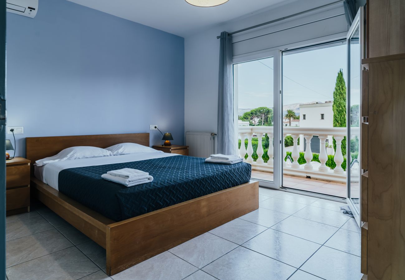 Вилла на Эмпуриабра / Empuriabrava - WELCS CASA 185 EMP con piscina privada Вилла на Эмпуриабра / Empuriabrava - WELCS CASA 185 EMP con piscina privada