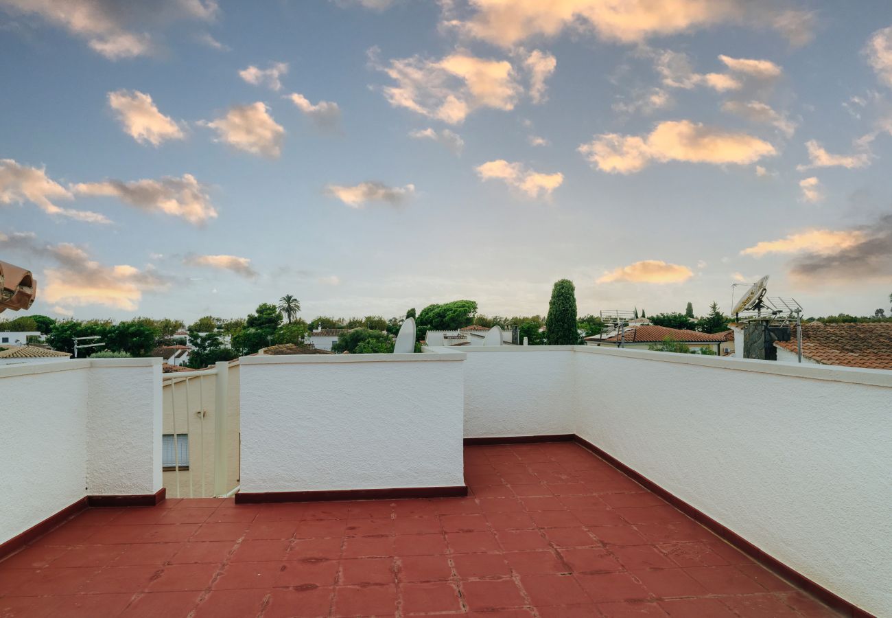 Вилла на Эмпуриабра / Empuriabrava - WELCS CASA 185 EMP con piscina privada Вилла на Эмпуриабра / Empuriabrava - WELCS CASA 185 EMP con piscina privada