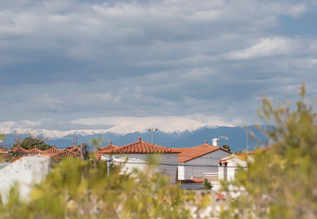 Апартаменты на Эмпуриабра / Empuriabrava - WELCS APARTAMENTO 234 EMP con una gran terraza Апартаменты на Эмпуриабра / Empuriabrava - WELCS APARTAMENTO 234 EMP con una gran terraza